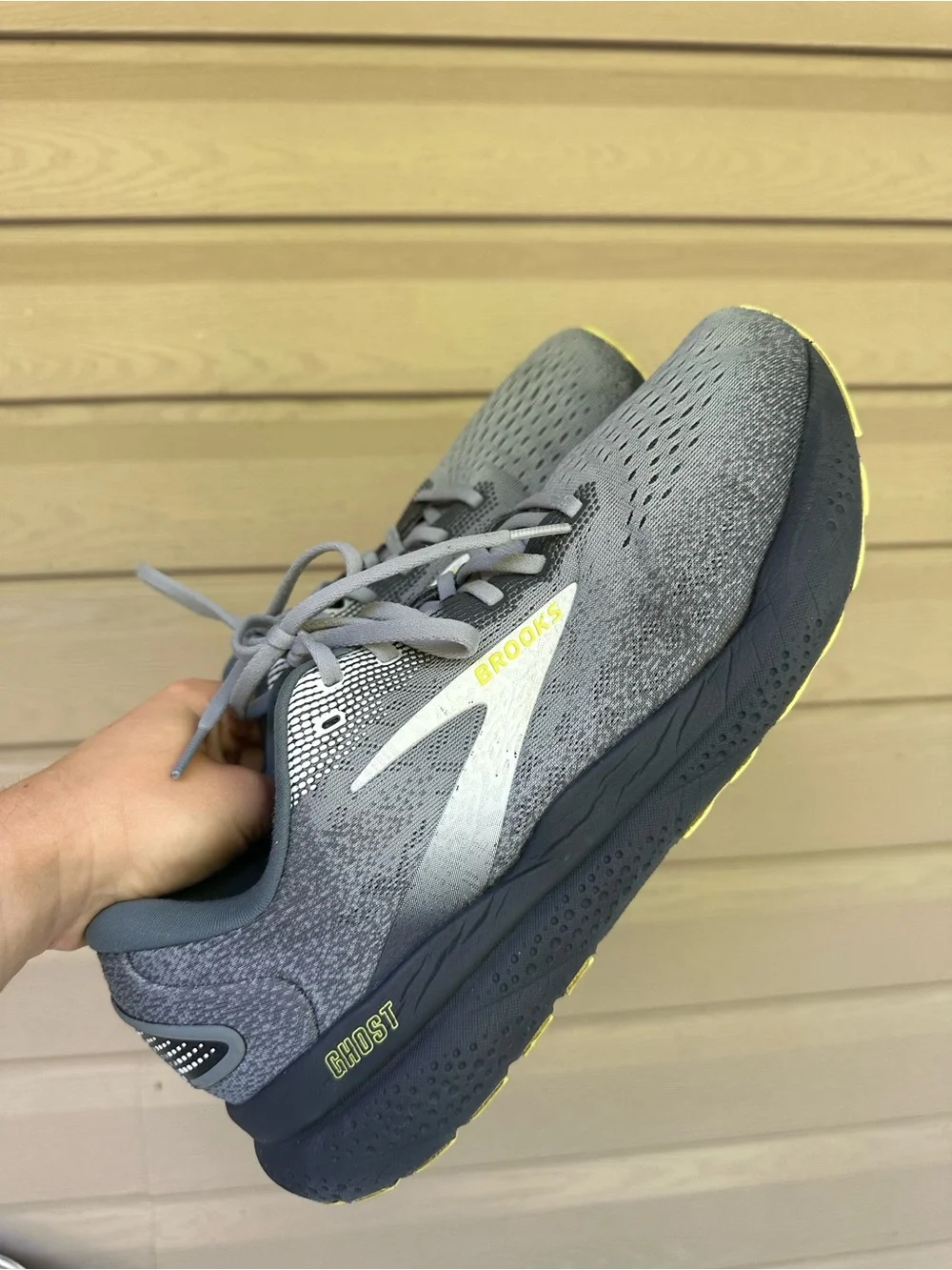 Size 11.5 - Brooks Ghost 16 Extra Wide Primer Grey Lime.